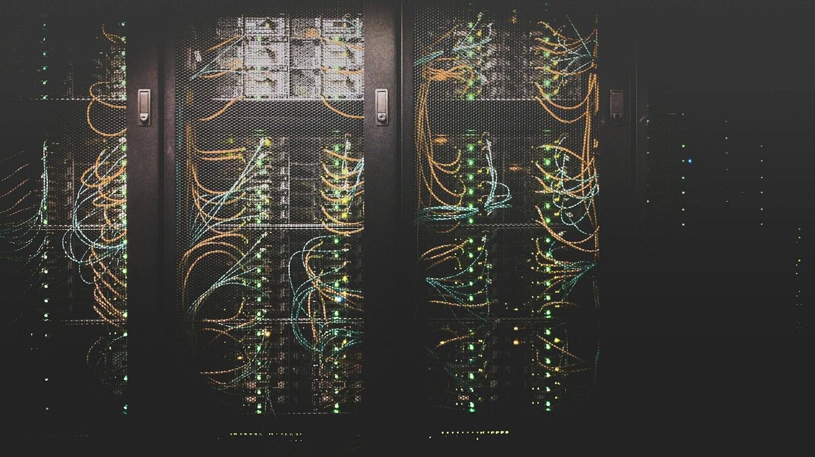Szafa serwerowa — nastrój infrastruktury i pomiaru